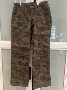 NWOT Duluth Trading Company Pants Women's 2x29 Green Camo Cargo Curvesetter Jean